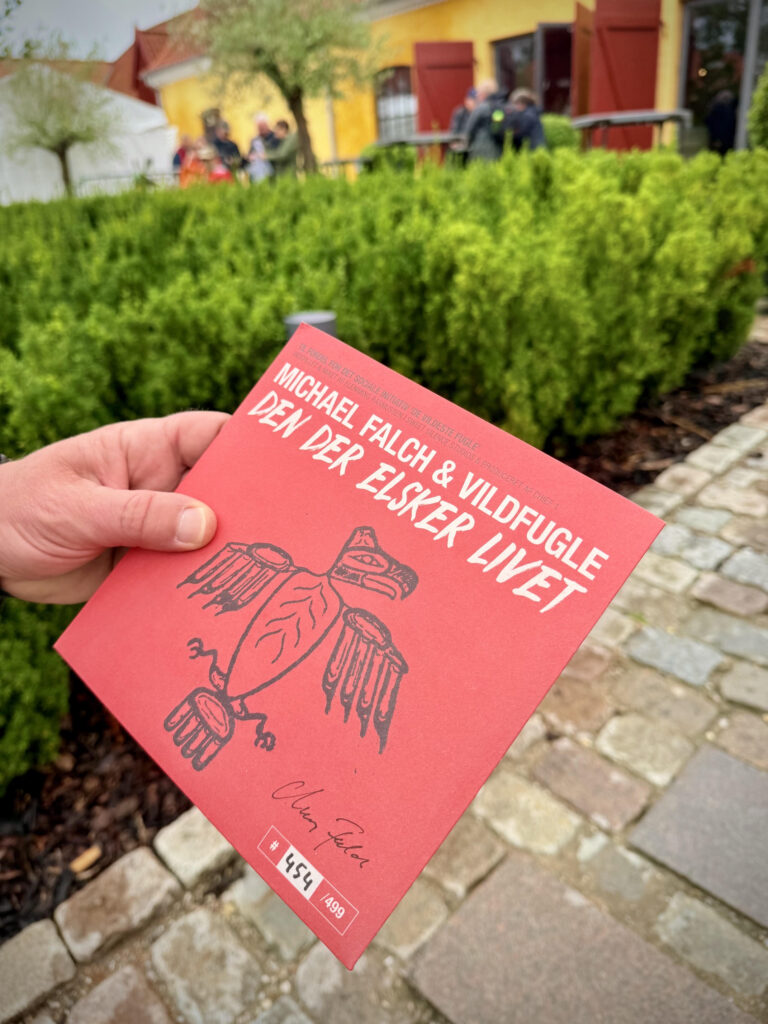 'Den der elsker livet' er blevet De Vildeste Fugle og NÆRs kendingsmelodi